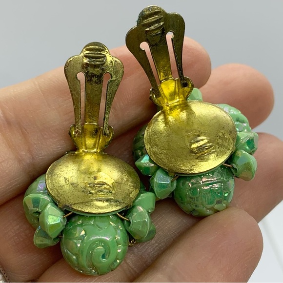 VTG GREEN BEADED EARRINGS CLIP MADE IN AUSTRIA MOLDED CELLULOID PLASTIC SHIMMER - Picture 6 of 7